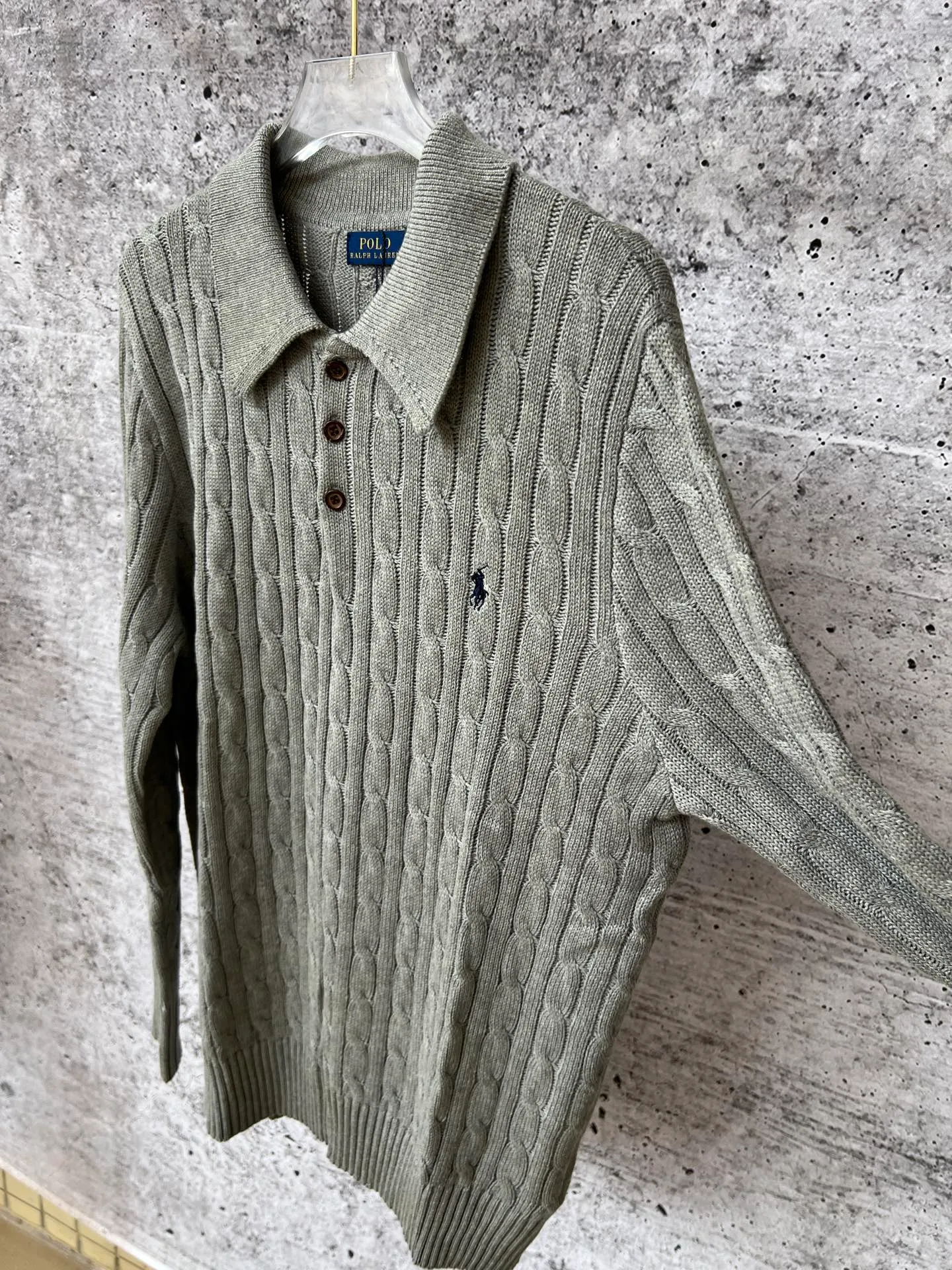 P240 Ralph Lauren fall lapel unisex polo sweater, made of the same pure cotton washed fabric as the original, all craftsmanship details restored to the original, buttoned lapel upper body with a lazy old money style